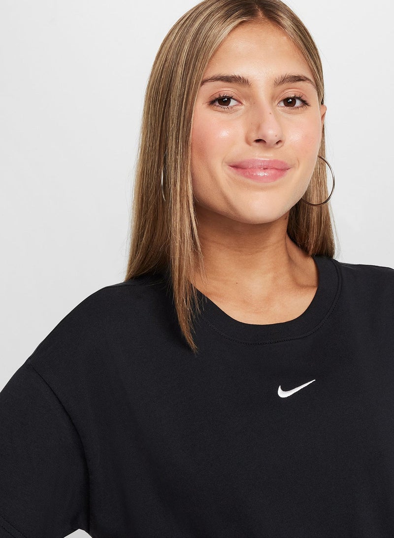 نايكي تيشيرت بشعار أساسي بتصميم بوكسي - Image 3